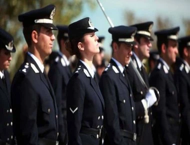 Αίσχος: Θέλουν να αποτάξουν αξιωματικό επειδή αρνήθηκε να υπηρετήσει σε hot spot